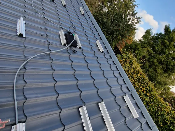 Zonnepanelen installatie op dak